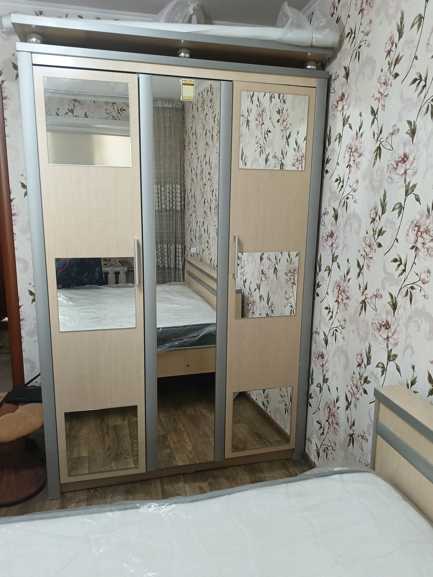 Продам спальный гарнитур