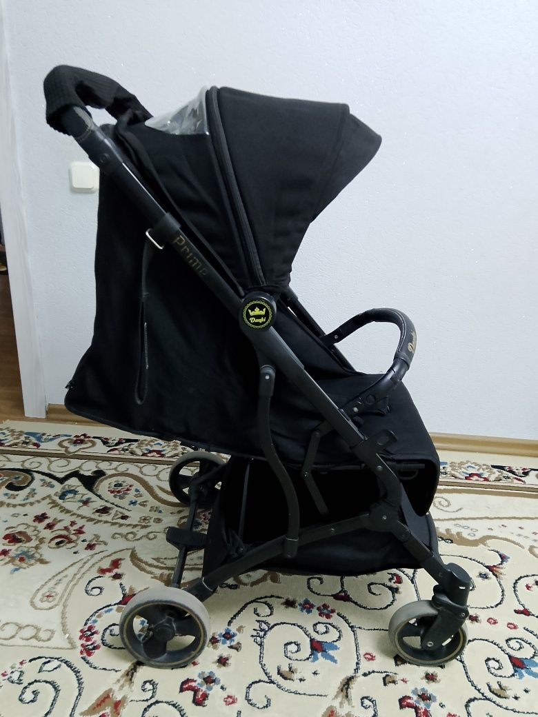 Продам коляску черного цвета