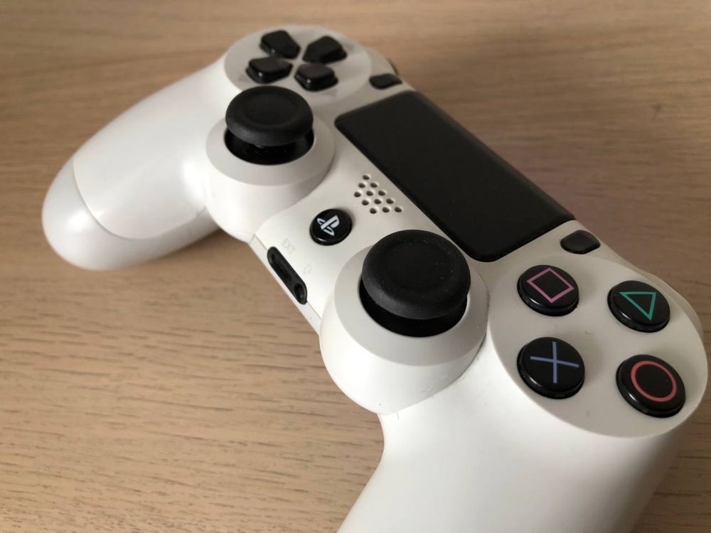 Белый Геймпад на PlayStation 4 (оригинал)