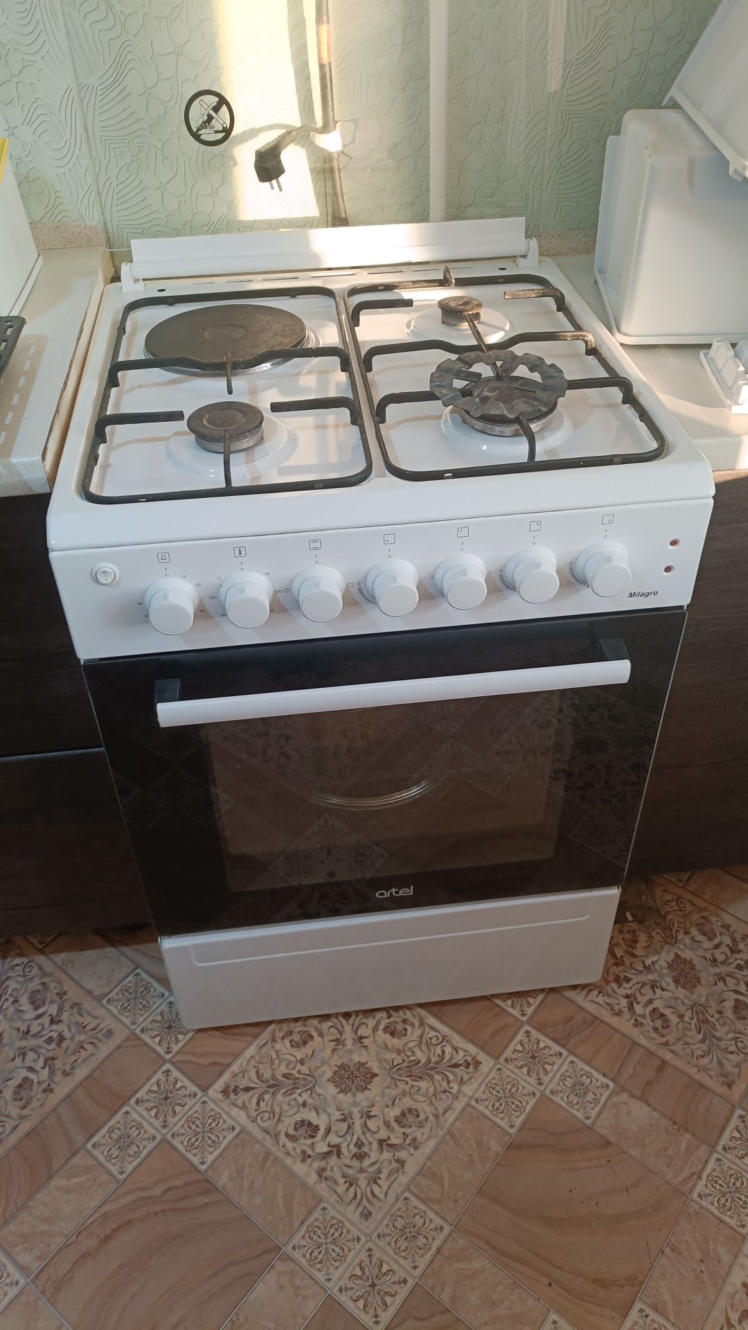 Продам газ плиту