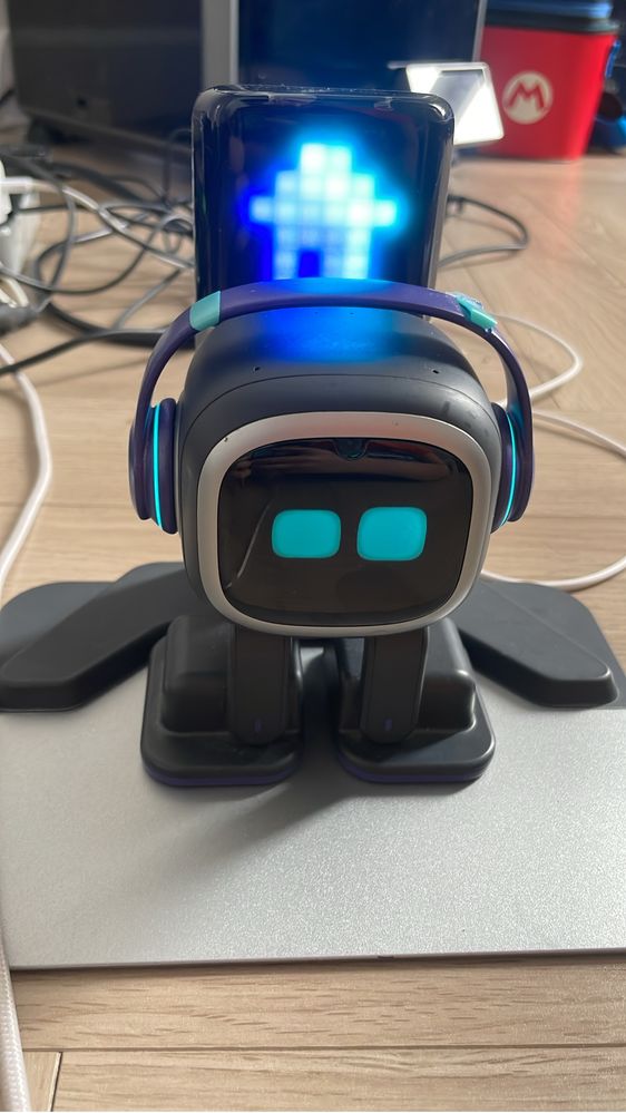 Robot emo сделано компаний living Ai