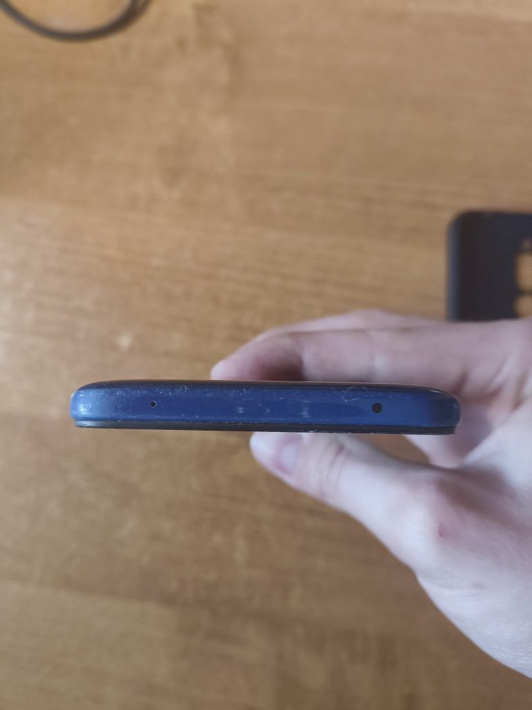 продам телефон Redmi 8