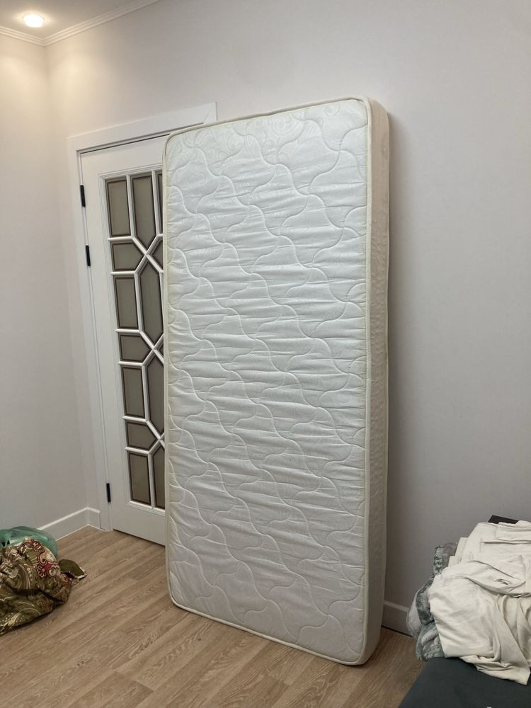 Продам матрас — почти новый!