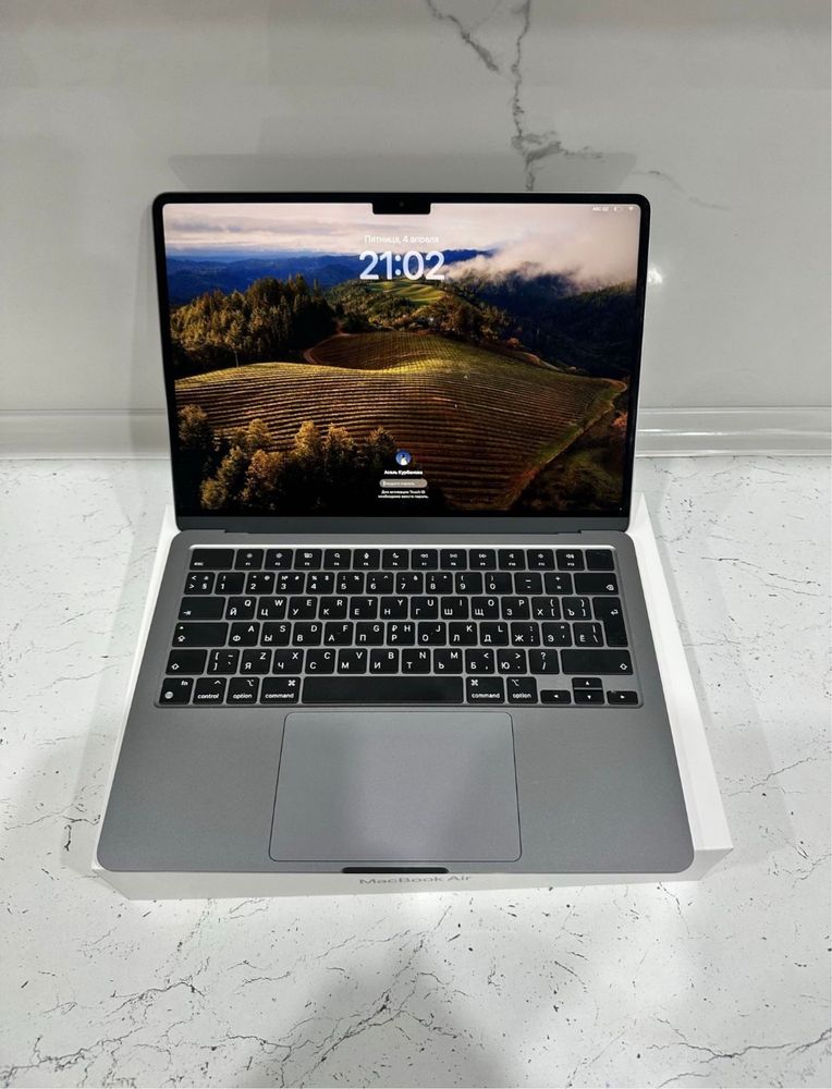 Macbook новый в сером цвете 97 процентов новая