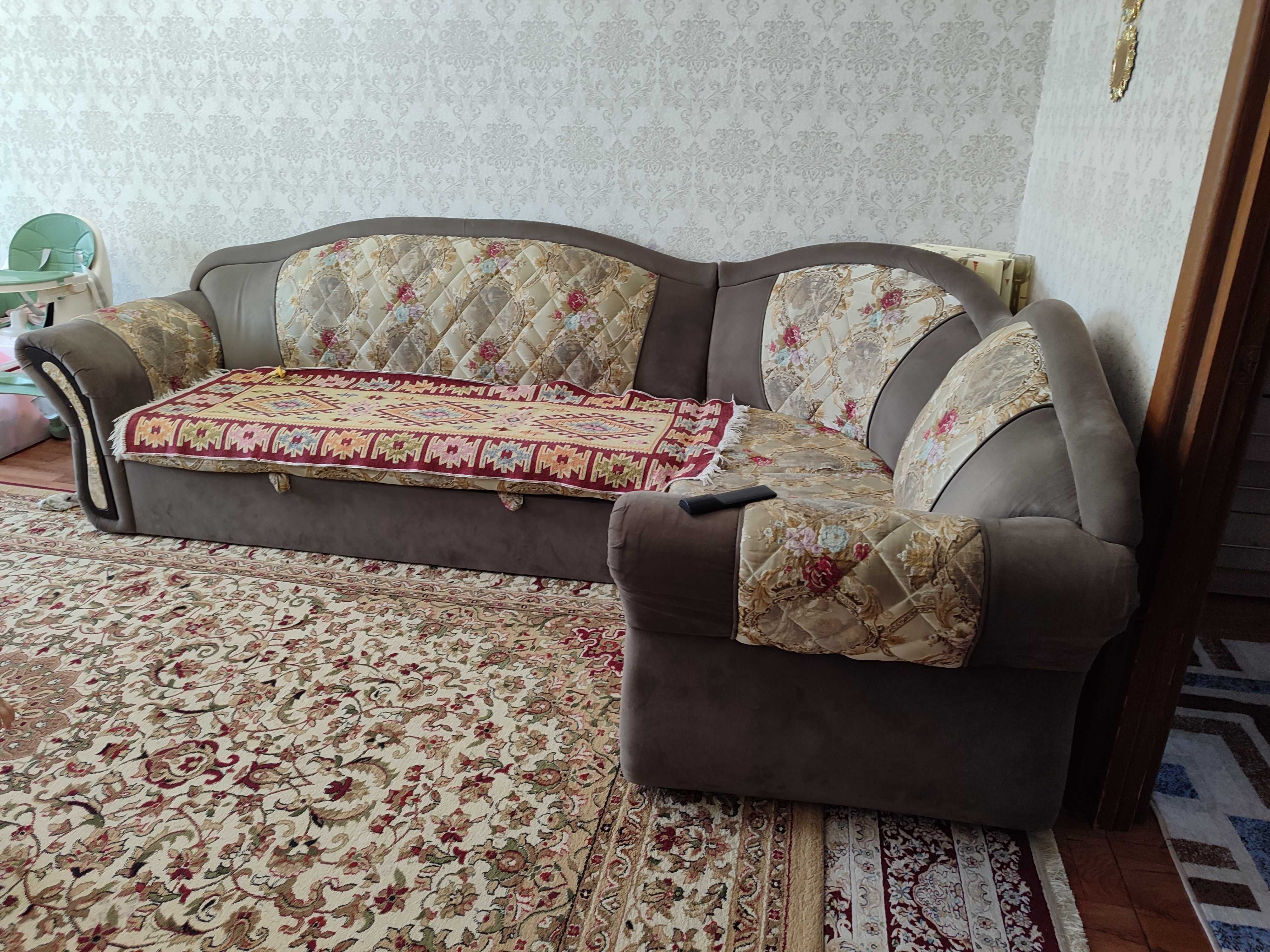 Диван продам угловой