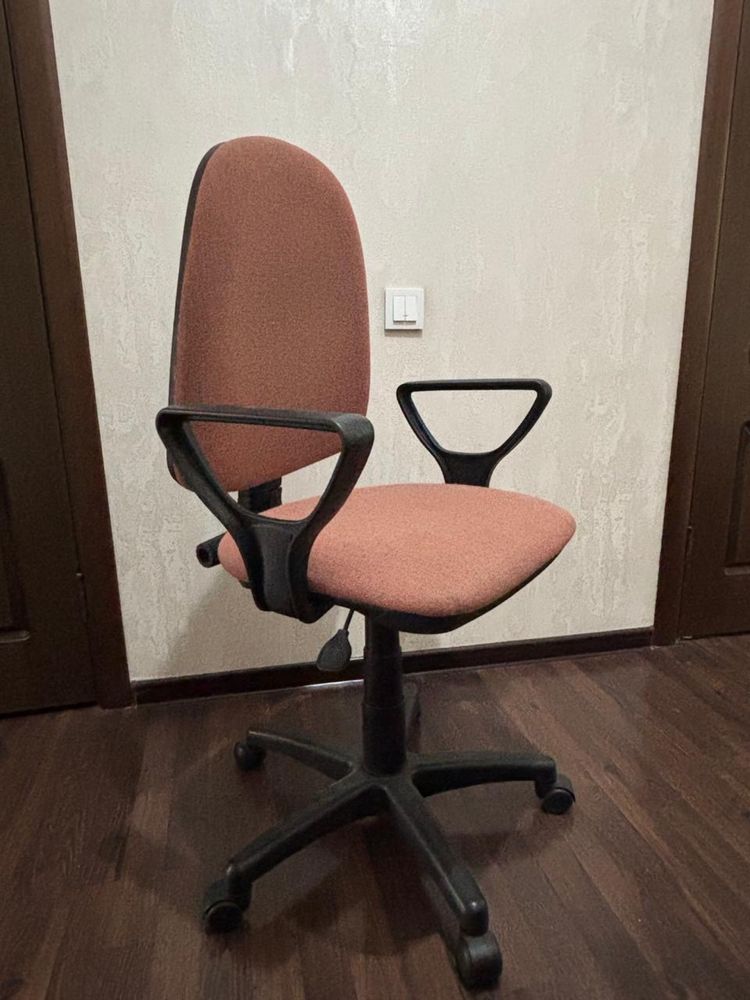 Продам офисное кресло