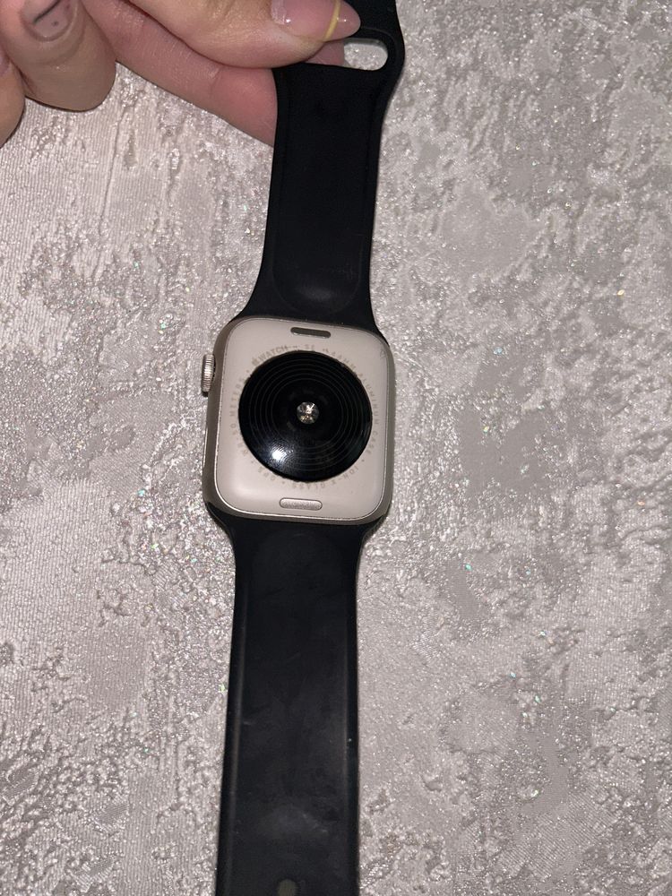 Смарт часы Apple Watch SE