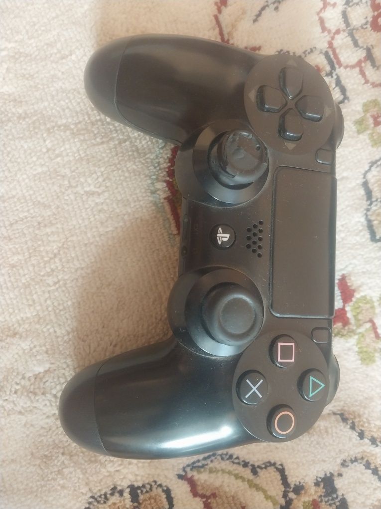 Ps 4 pro  2 геймпад 2 диск наличные