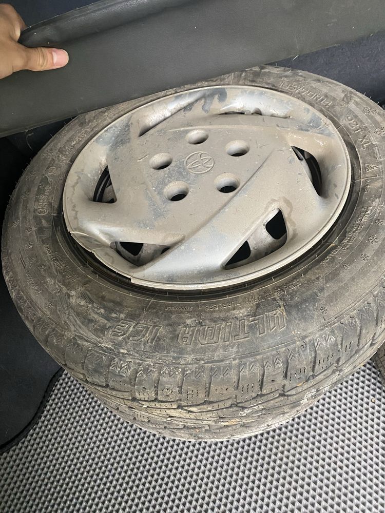 Продам зимние шины от тойоты R14