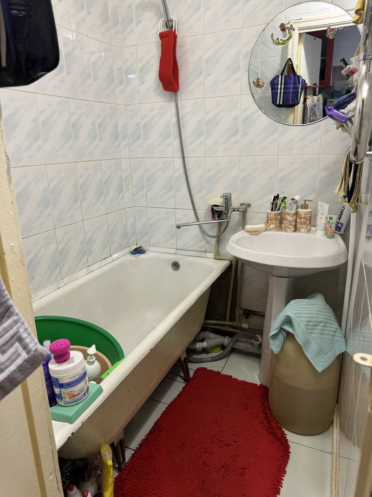 Продам 2-комнатную квартиру в центре