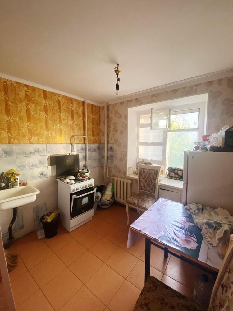 Продам 1 ком кв на 8ом мкр