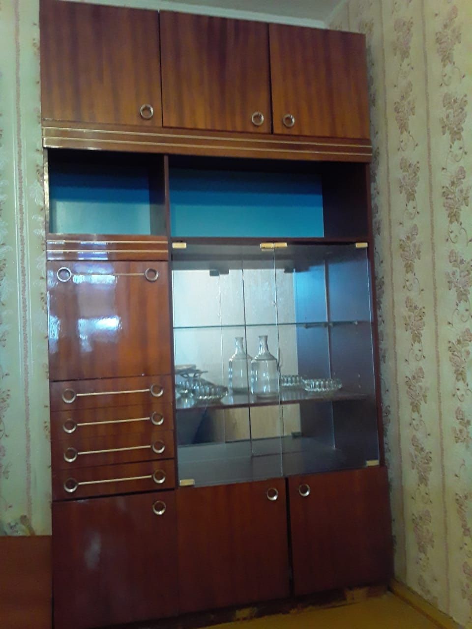 Сервант в комнату