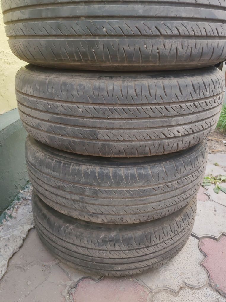 Продам резину с дисками, комплект.
