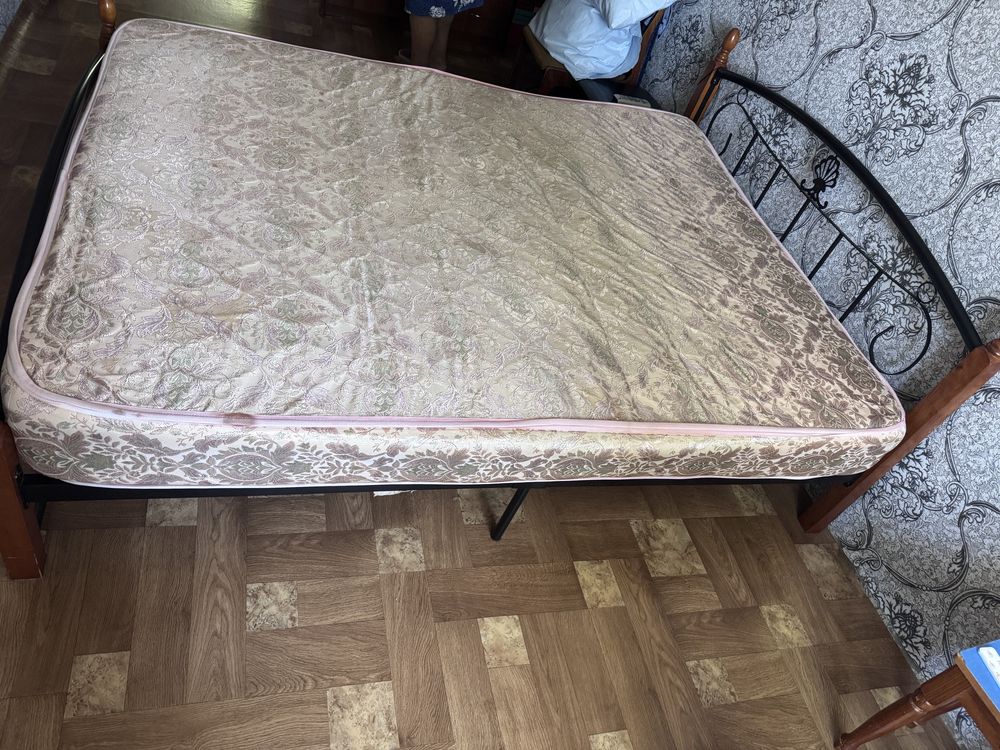 Кровать двуспальная