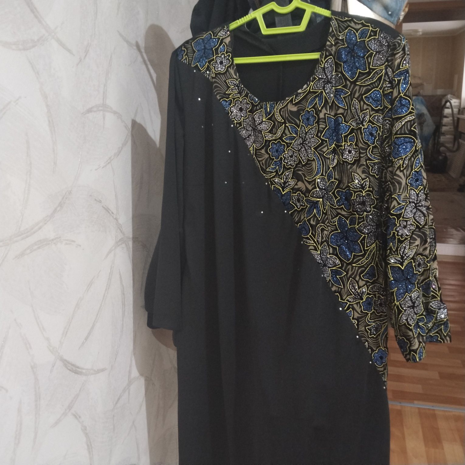 Продам платье женское