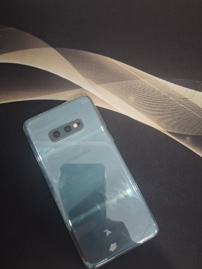 Продам Samsung S10e
