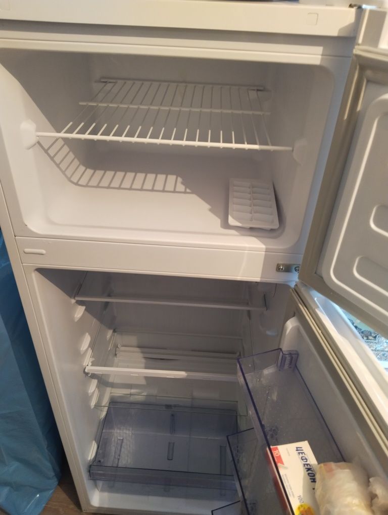 Холодильник продам бу но новый