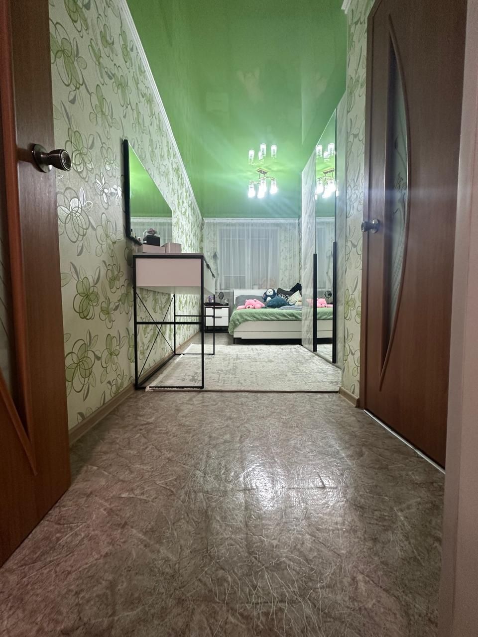 Продам 2 комнатную квартиру в кирпичном доме, район Черемушки 14800