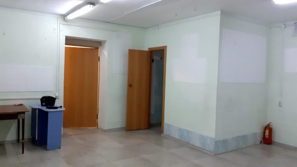 Сдам  помещение в магазине с отдельой  входной группой