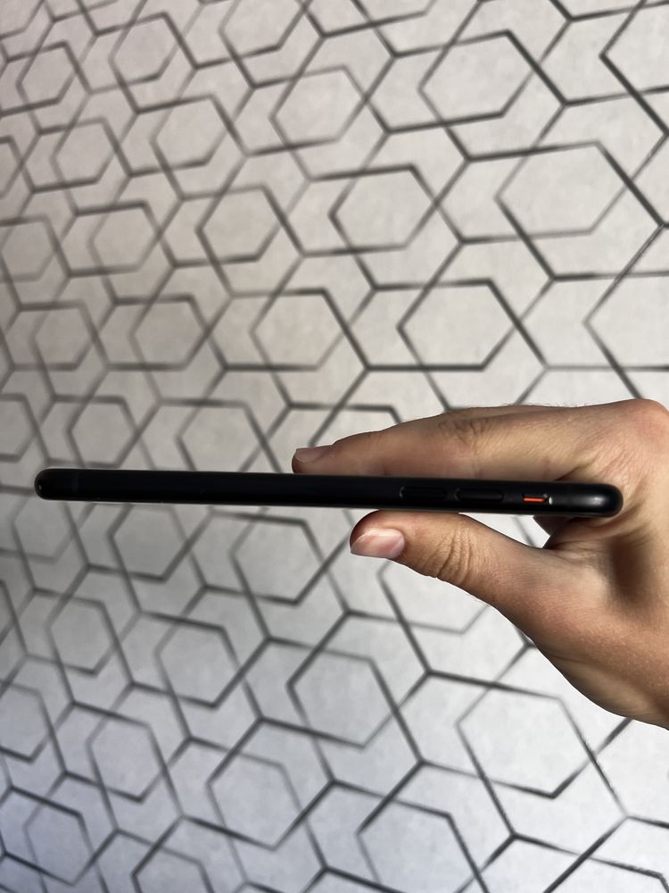 iPhone XR в хорошем состоянии