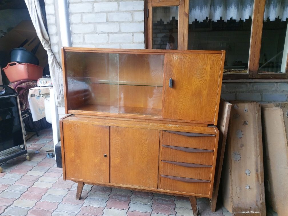 Сервант продам деревянный