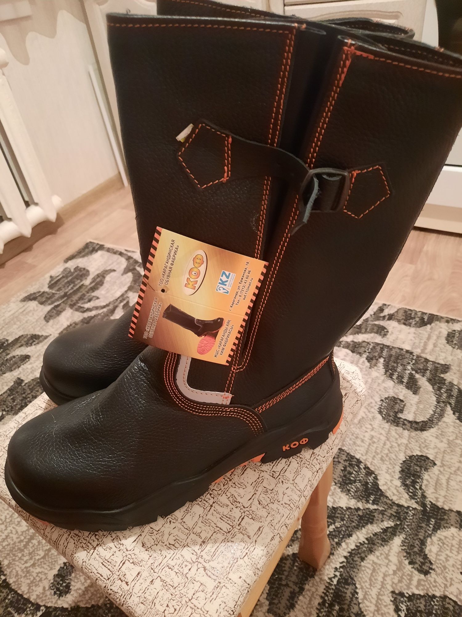 Продам шапку новую , мужскую. Зима. Сапоги осень весна. Новые