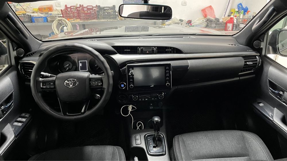 Аренда пикапа TOYOTA HILUX 2021 г/в с водителем!