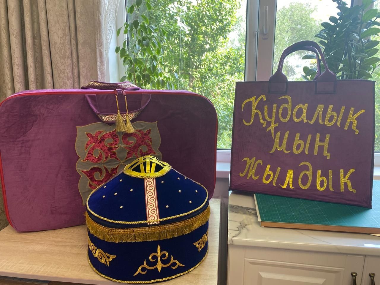 Сумки на праздник, коржын, сундук, сандыкша