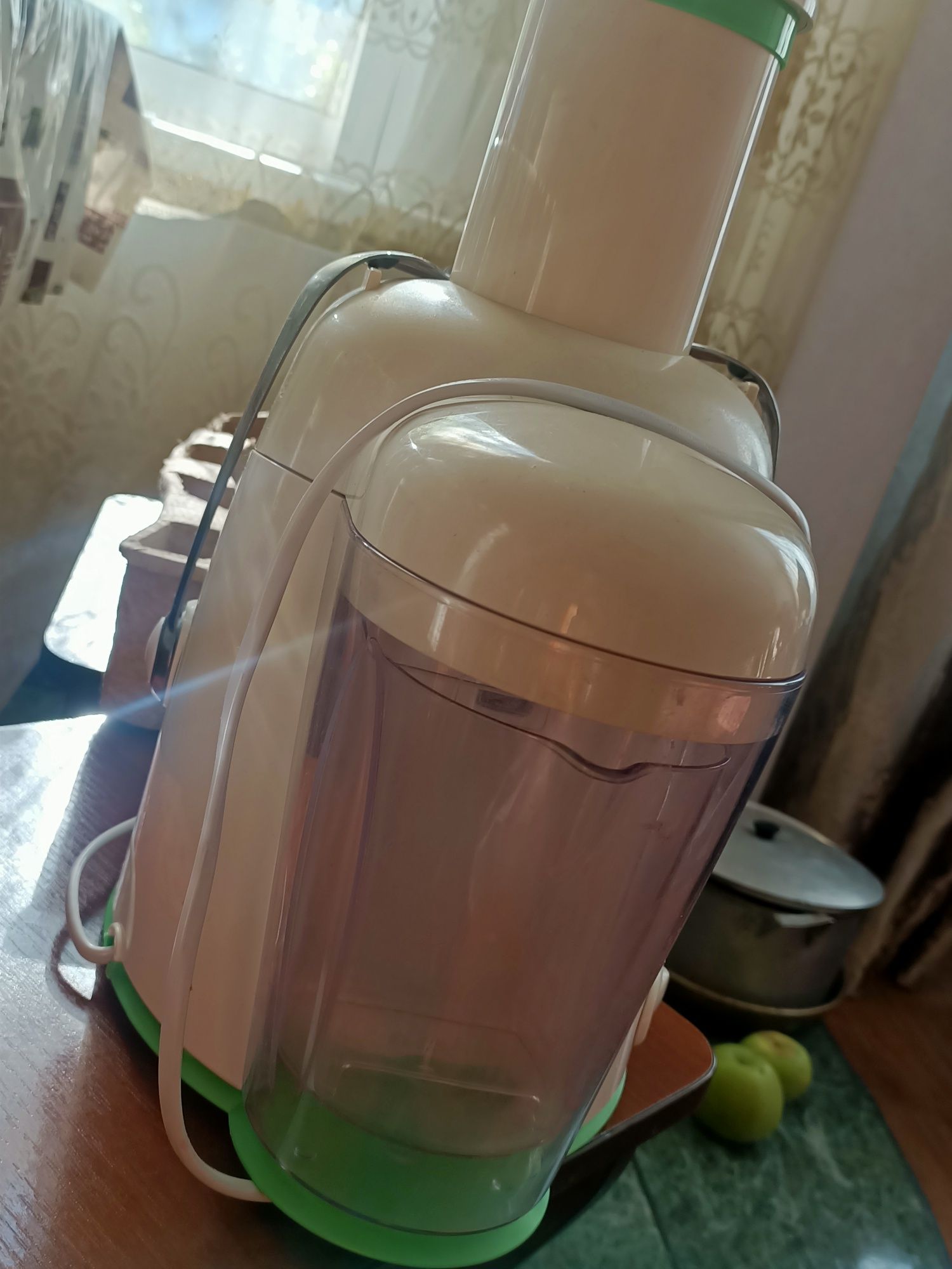 Соковыжималка фруктов и овощей