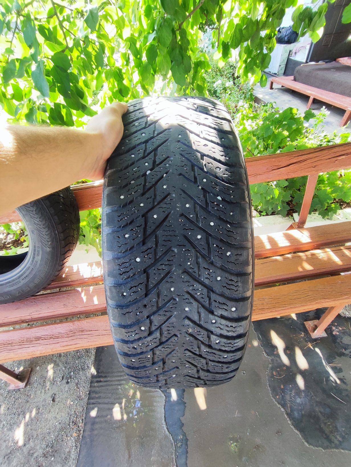 Продаю зимние шины Nokian Hakkapeliitta 8 SUV 225/65 R17
