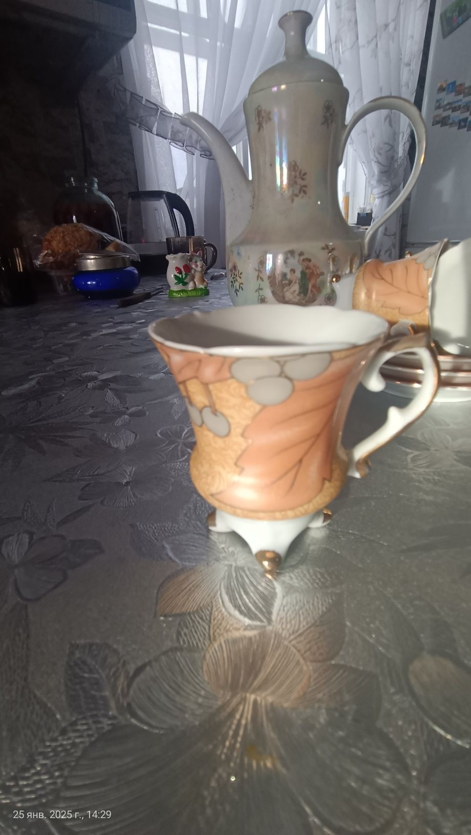 Продам чашки с блюдцами