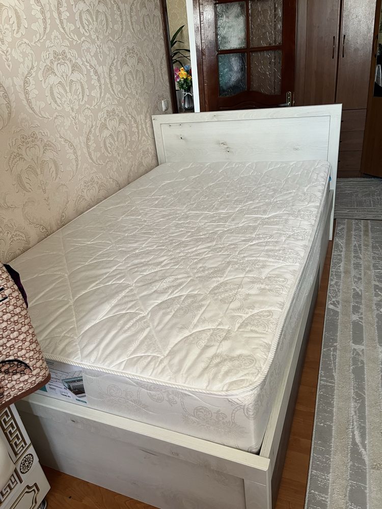 Кровать 120*200 размерде матрасымен сатылады