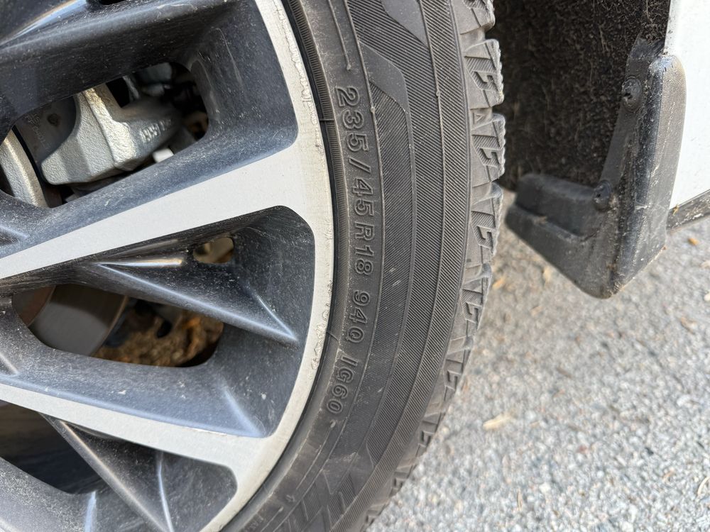 Yokohama Ice Guard IG60A 235/45 R18 94Q без шипов