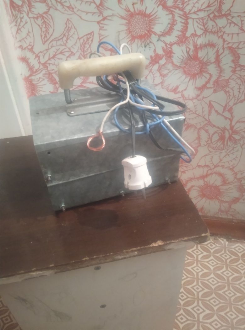 Зарядное устройство автомабильный