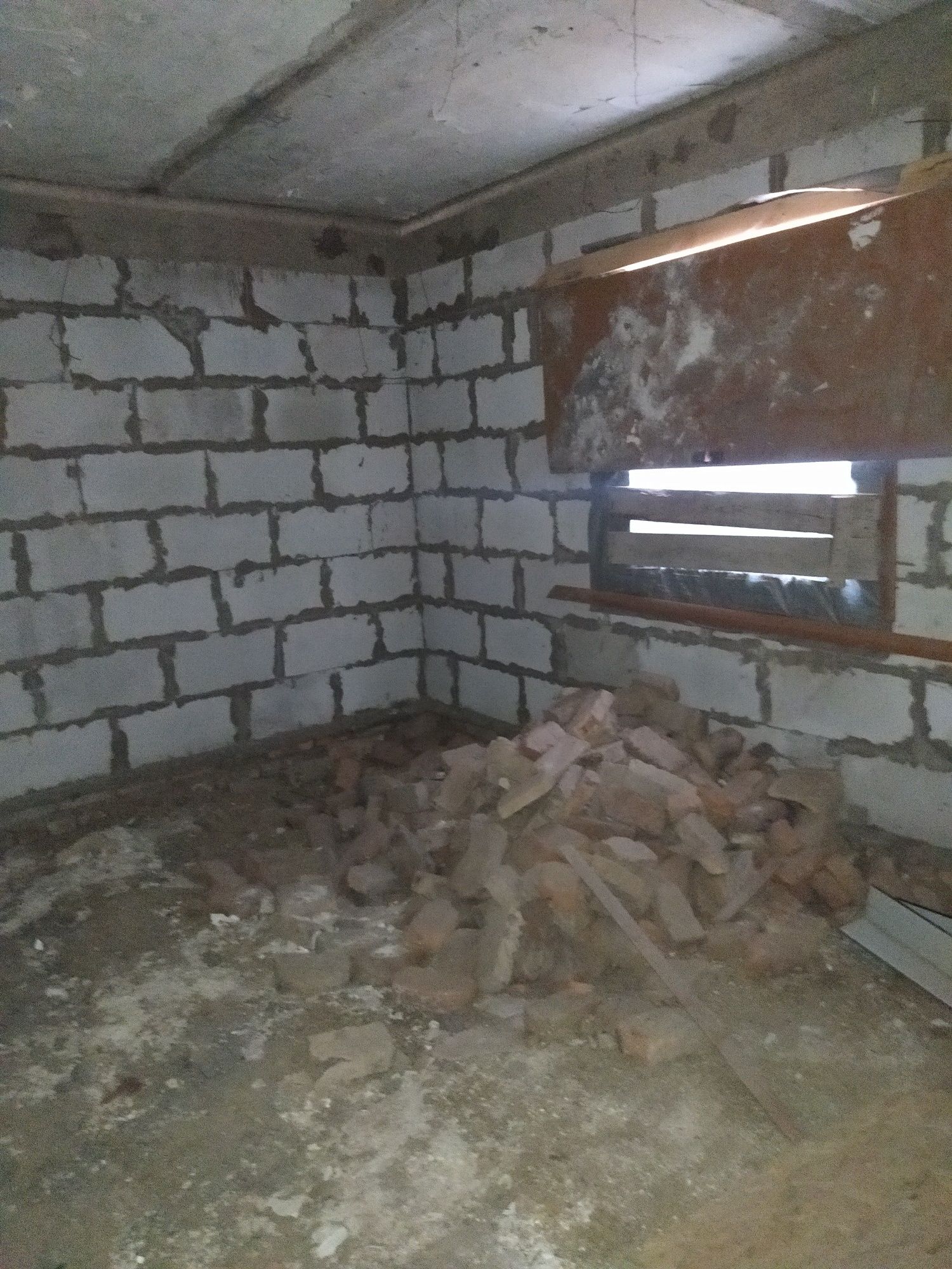 Продам недостроенный дом. мансардной крышой в поселке Жибек Жолы
