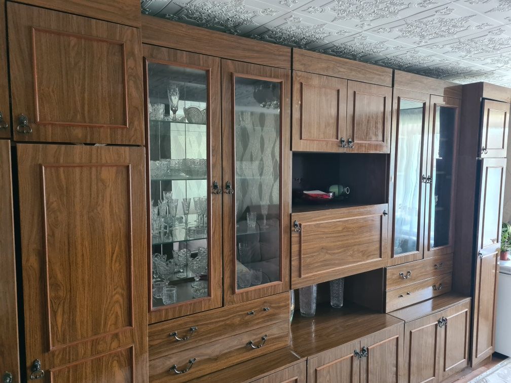 Мебель стенка, кресла, стол, диван, самовывоз с Майколь