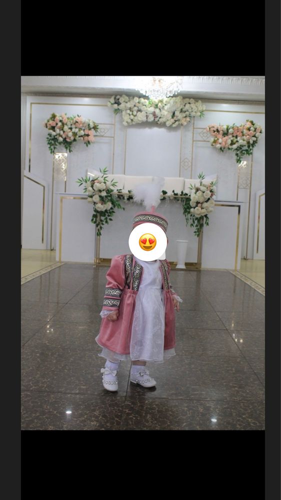 Продам комплект на годик на девочку