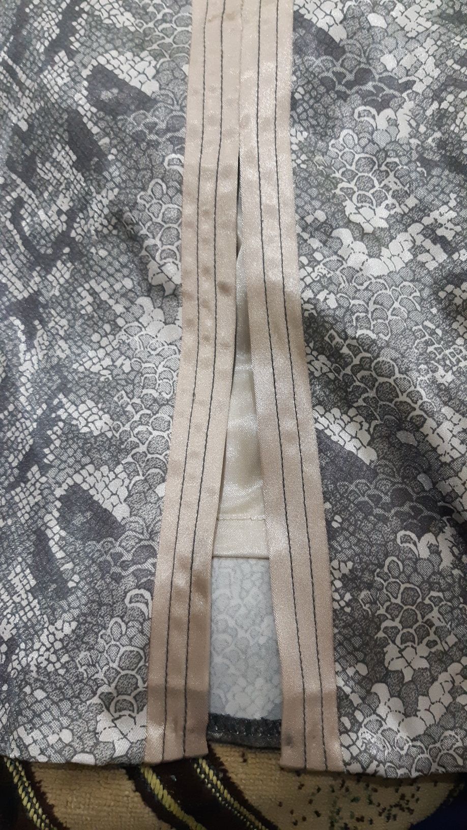 Продам платья 2 шт красивые