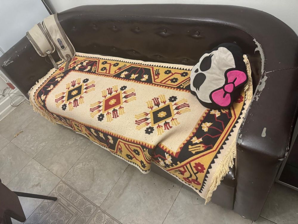 Продам диван коричневый