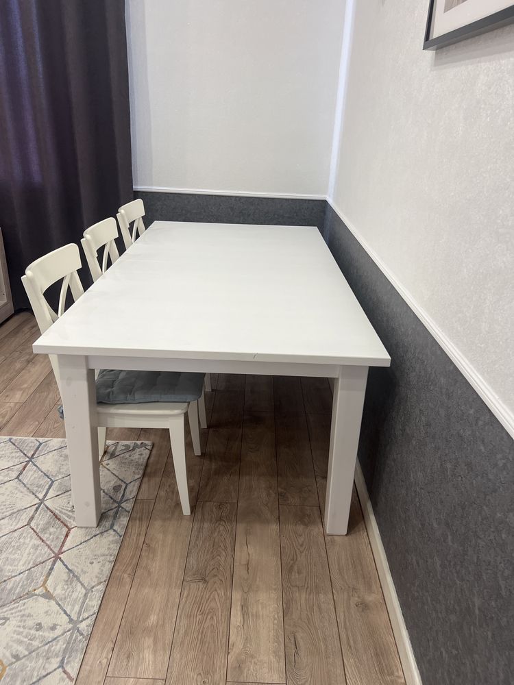 Стол и стулья Ikea
