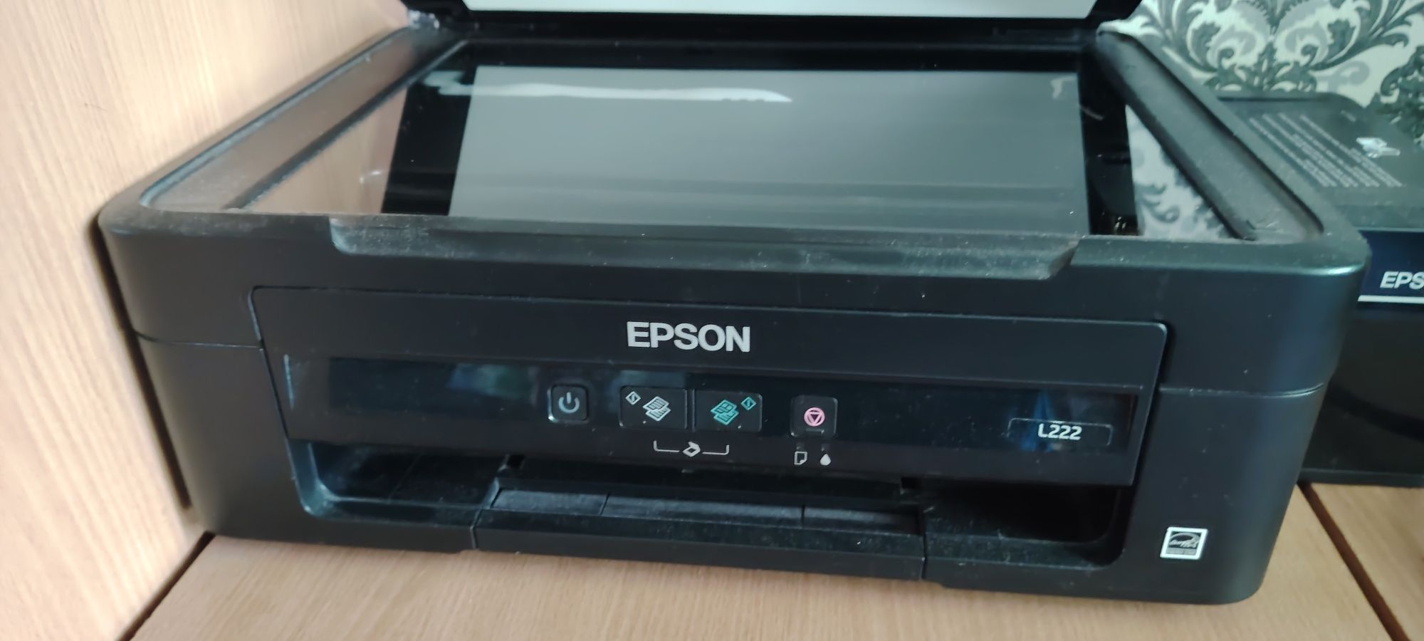 Продам принтер EPSON 4 цвет в хорошом состоянии