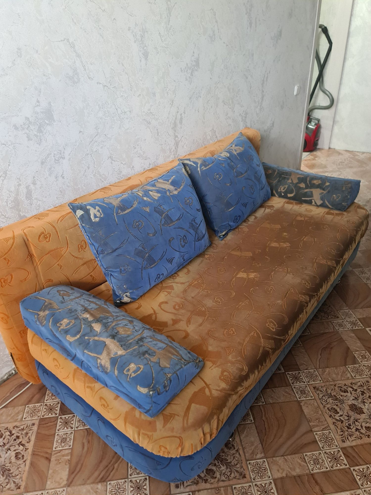 Продам софу в хорошем состоянии