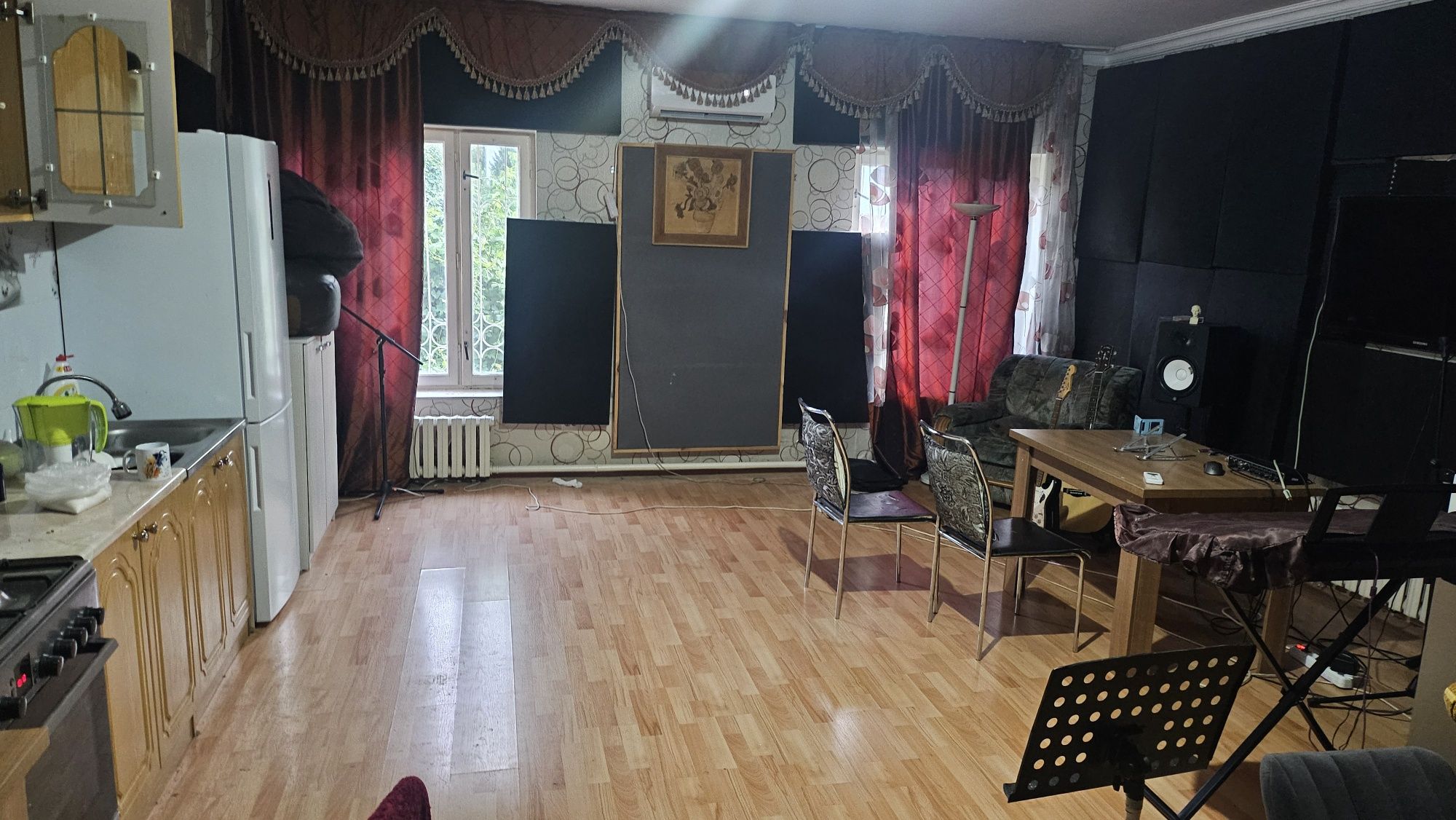 Сдаётся комната для репетиции,звукозаписи,  уроков по барабанам