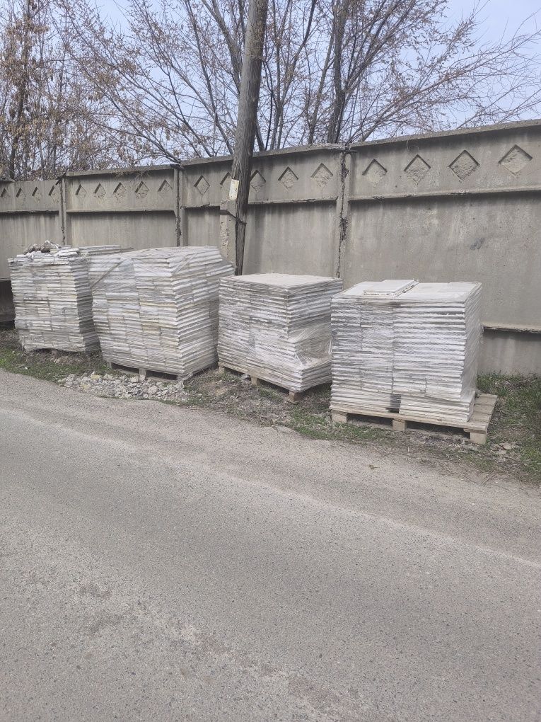 Продам бетонную фасадную плитку с утеплением 3см пеноплатом