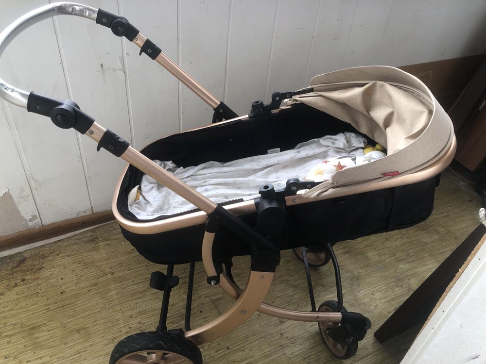 Продам коляску без деффектов демесизон