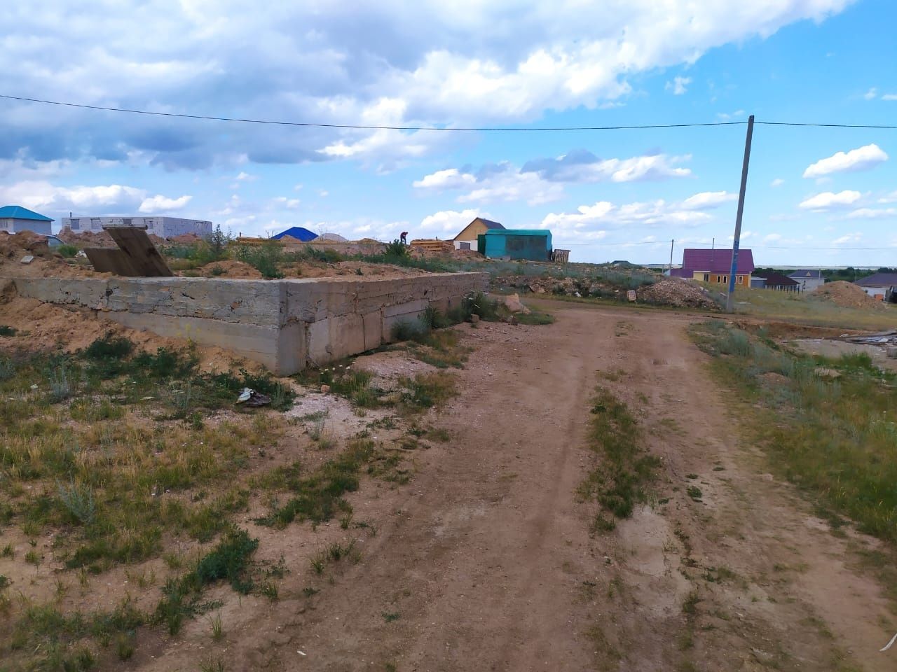 Продам участок на Красноярской трассе ул.Вишневая с фундаментом блоки