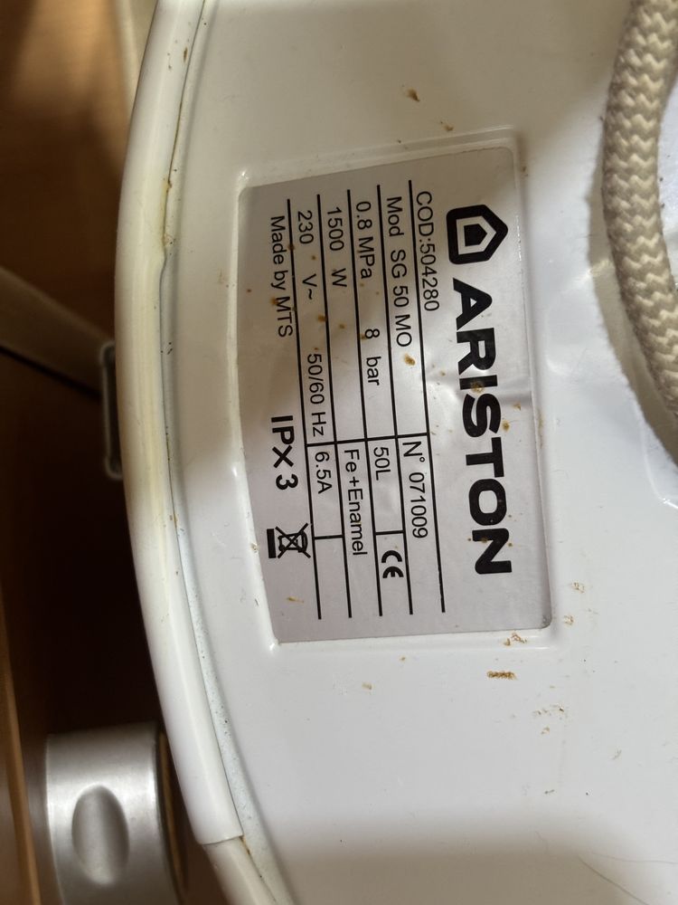 Водонагрвеватель Ariston 50л