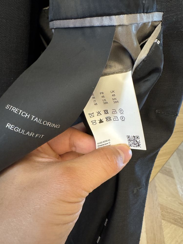 Продам костюм Hugo Boss