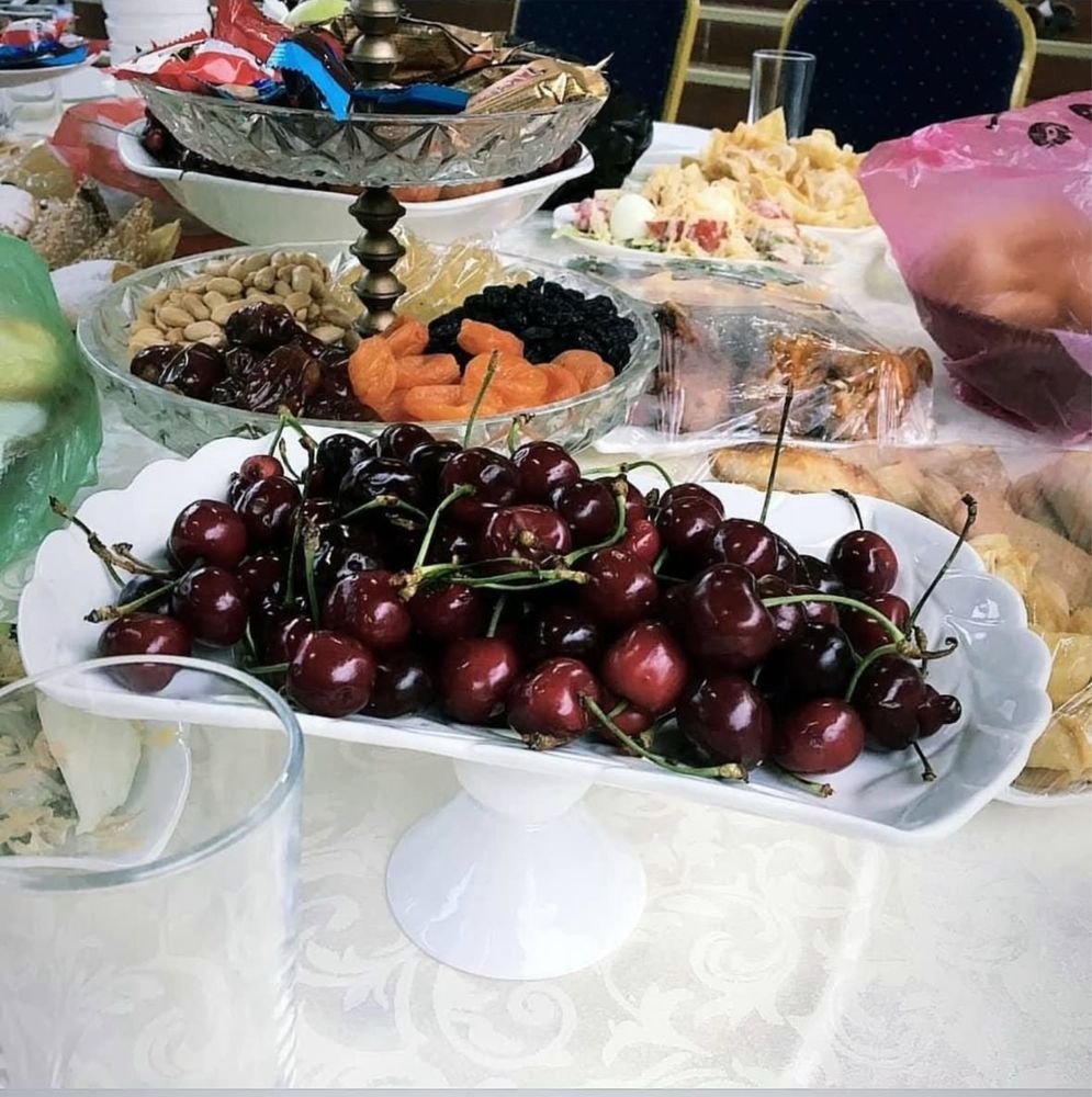 Продам прокат посуды, столов и стульев, стеллажи