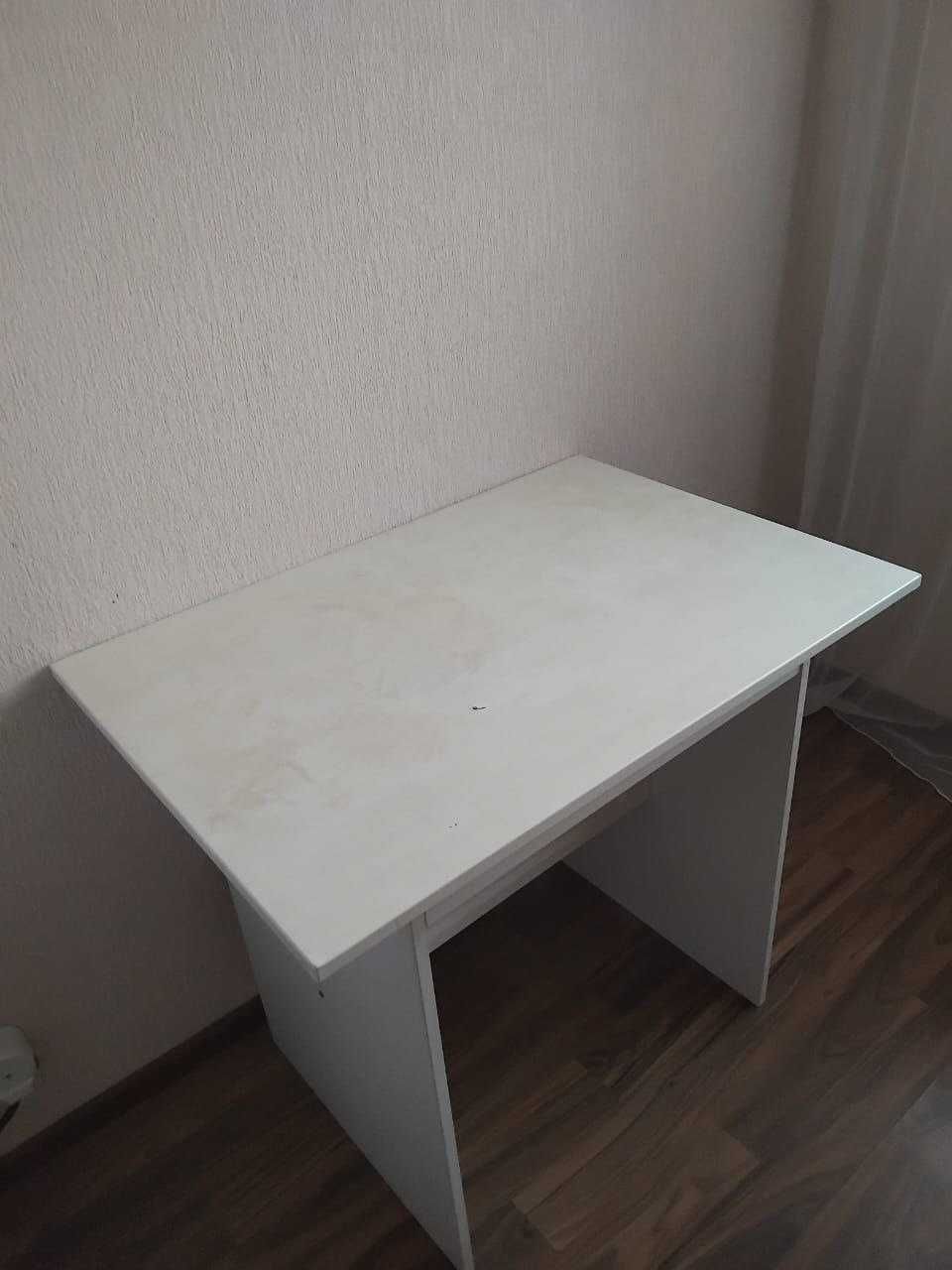 Продам белый стол